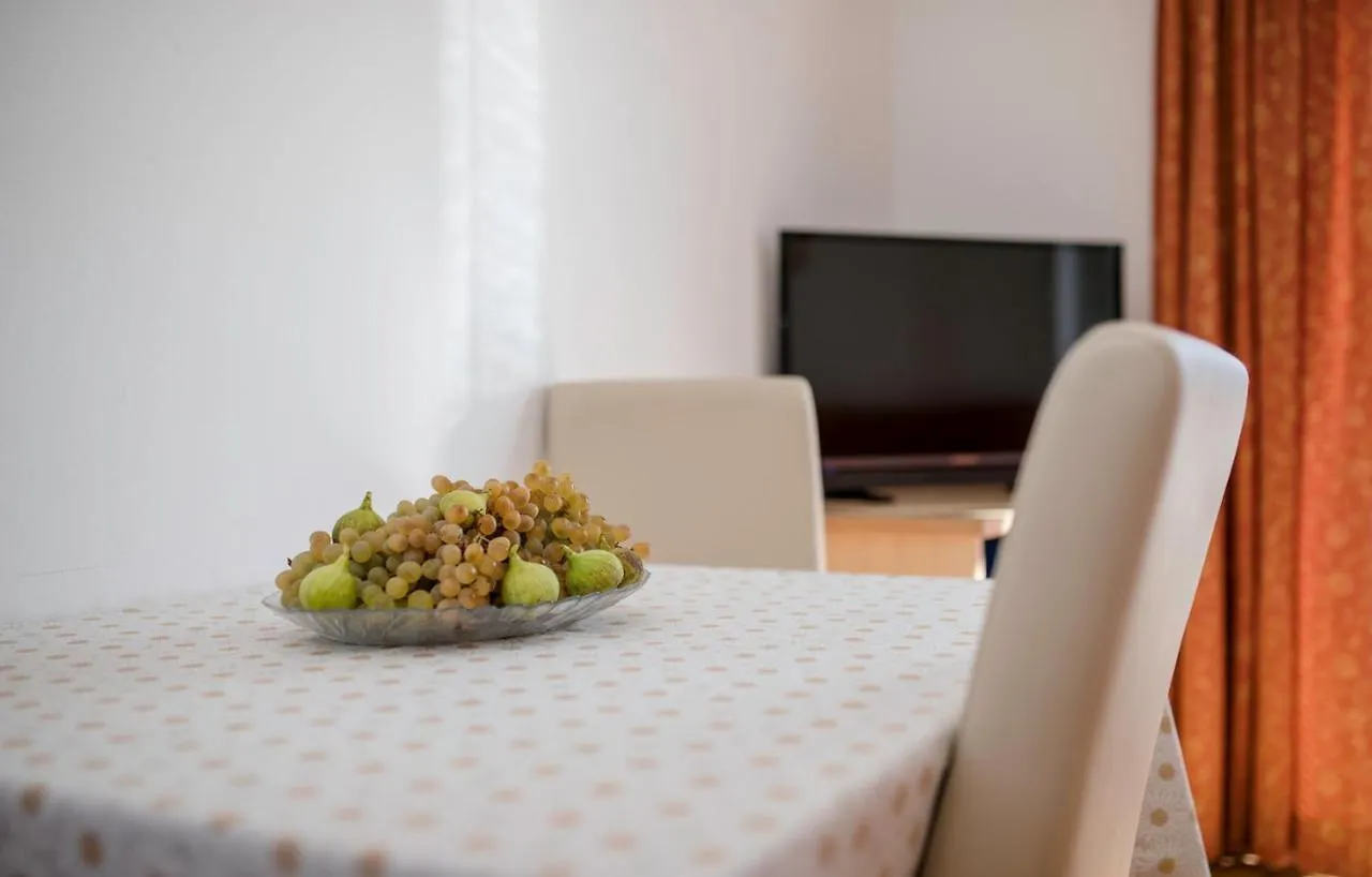 Guest house Apartments Stanicic Kampor