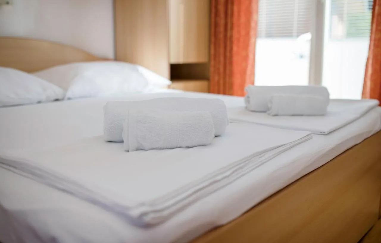 Guest house Apartments Stanicic Kampor