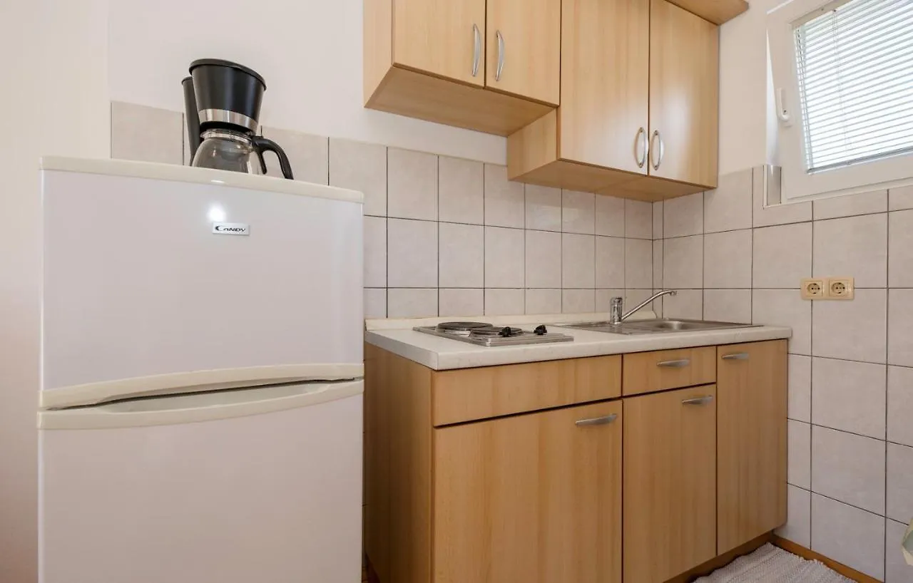 Guest house Apartments Stanicic Kampor