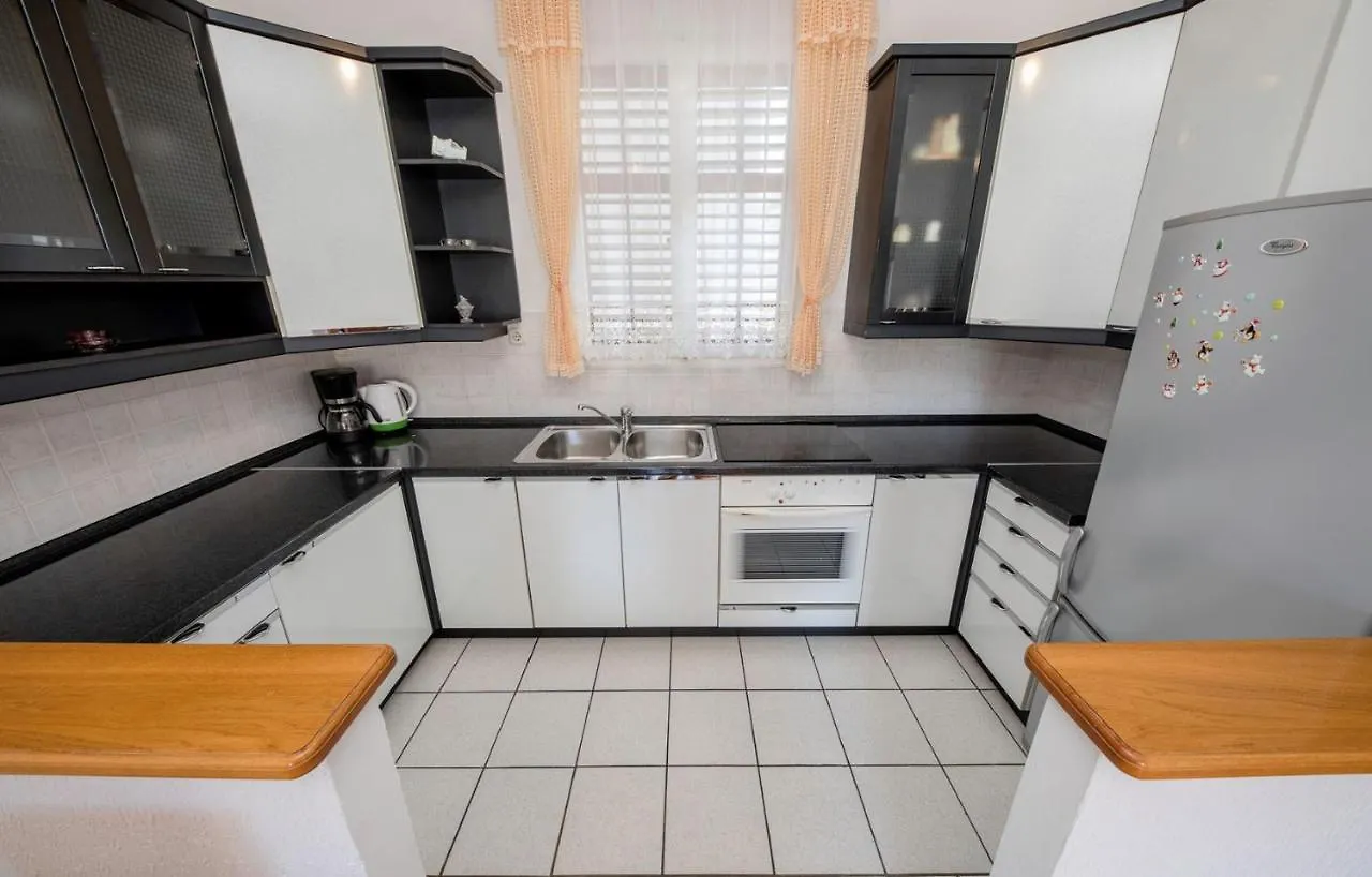 Apartments Stanicic Kampor 0*,  Croatia