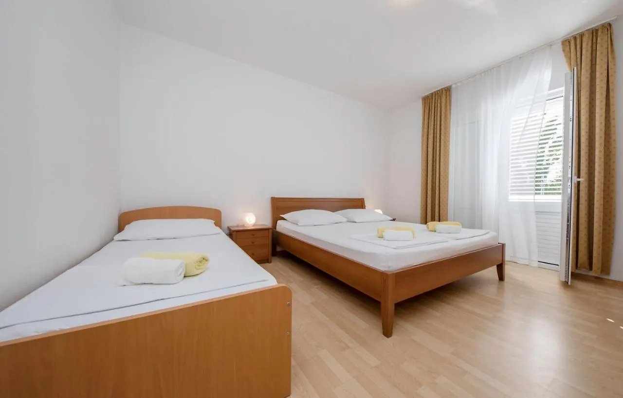Guest house Apartments Stanicic Kampor Croatia