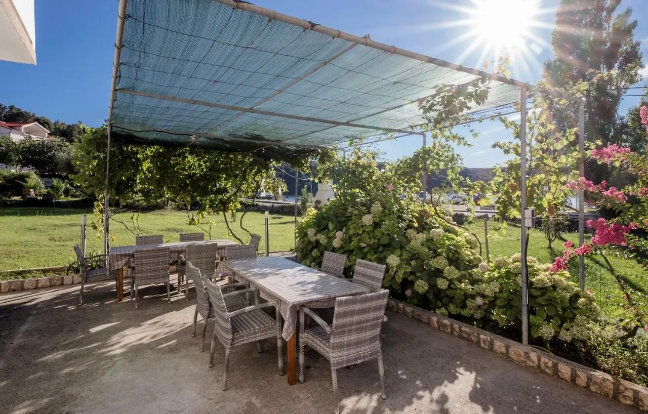 Apartments Stanicic Kampor Guest house