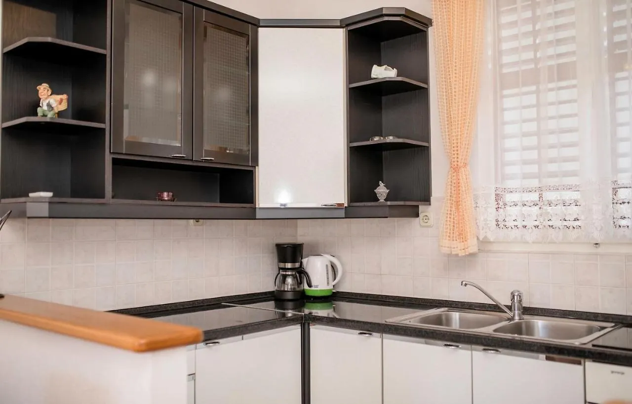 Guest house Apartments Stanicic Kampor