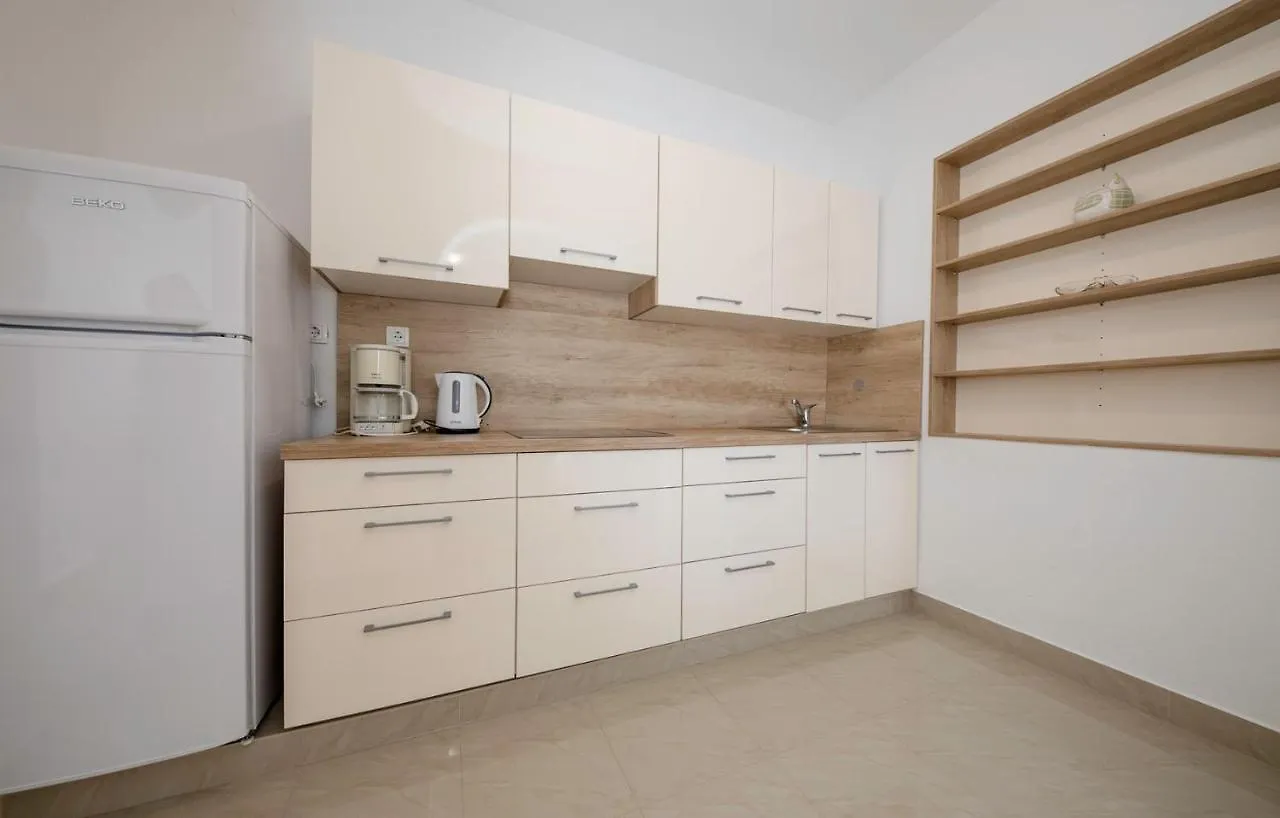 Guest house Apartments Stanicic Kampor Croatia