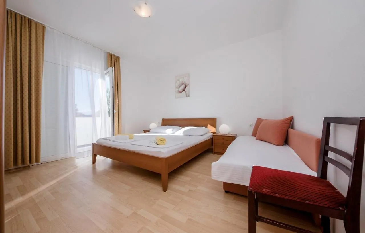 Guest house Apartments Stanicic Kampor Croatia