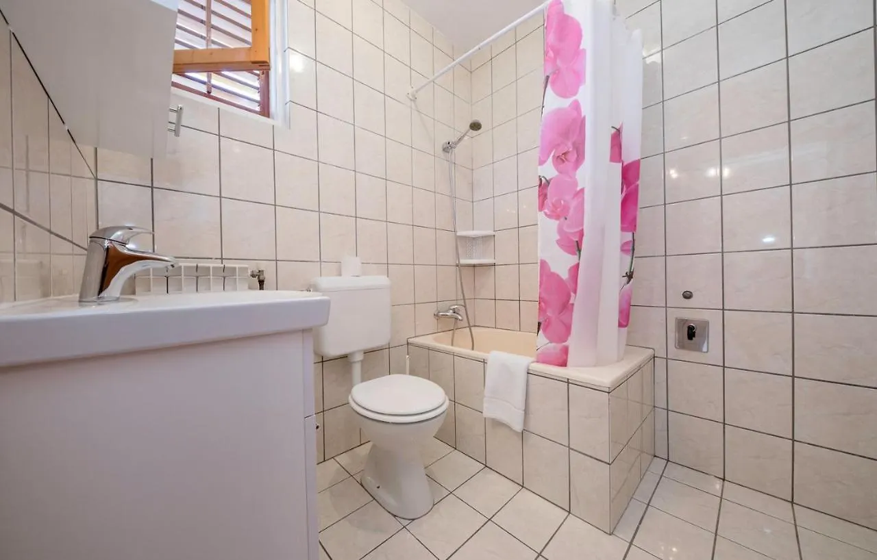 Apartments Stanicic Kampor 0*,  Croatia